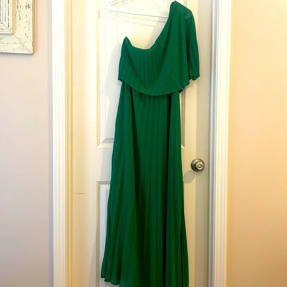 Dresses | One Shoulder Kelly Green Formal Dress Floor Length Size L Never  Worn | Poshmark